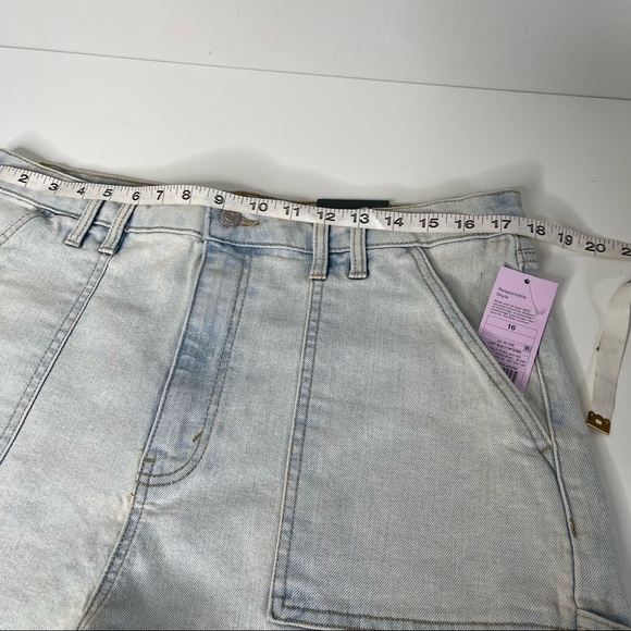 Wild fable High-Rise Utility Jean Shorts Light Wash size 16 - Picture 9 of 10